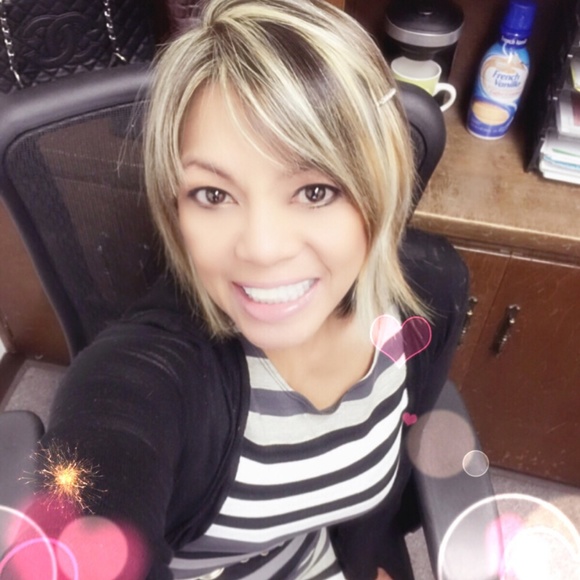 Meet your Posher, Apple - Picture 1 of 1